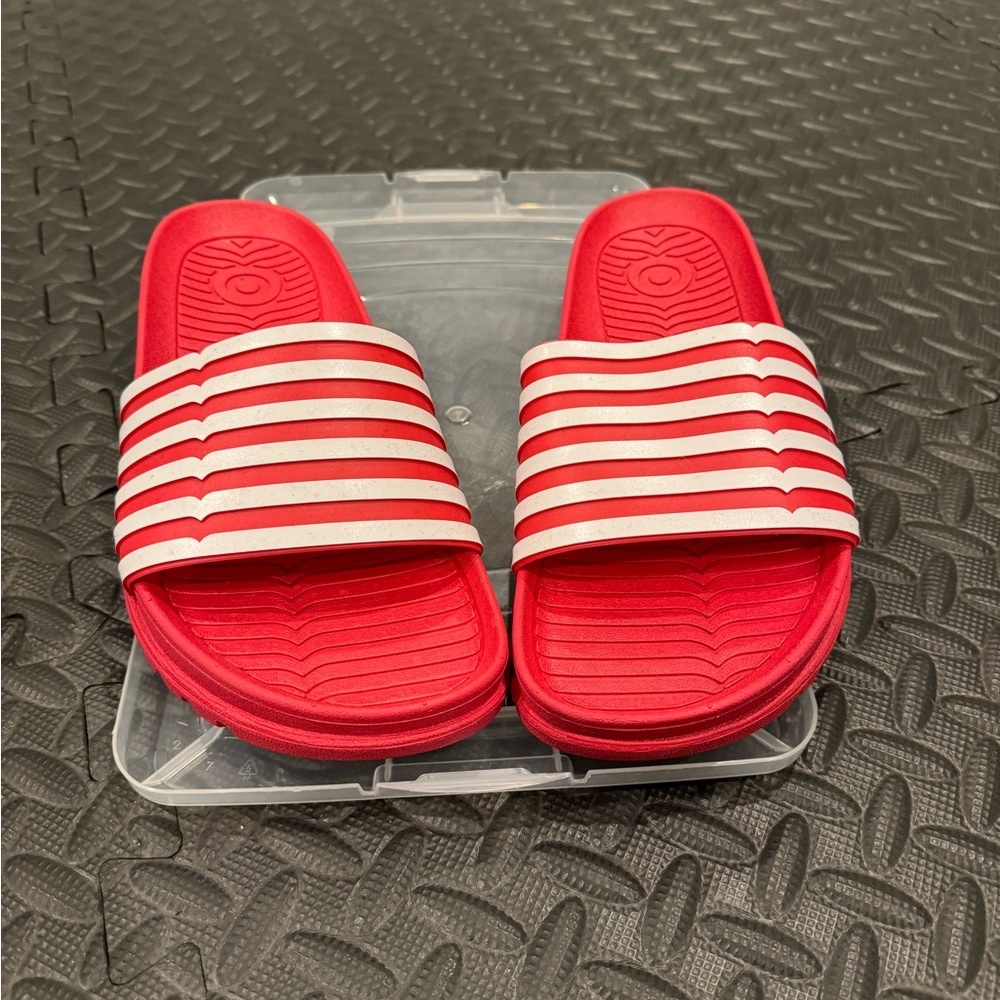 Authentic Hunter x Target slides, NWOT.